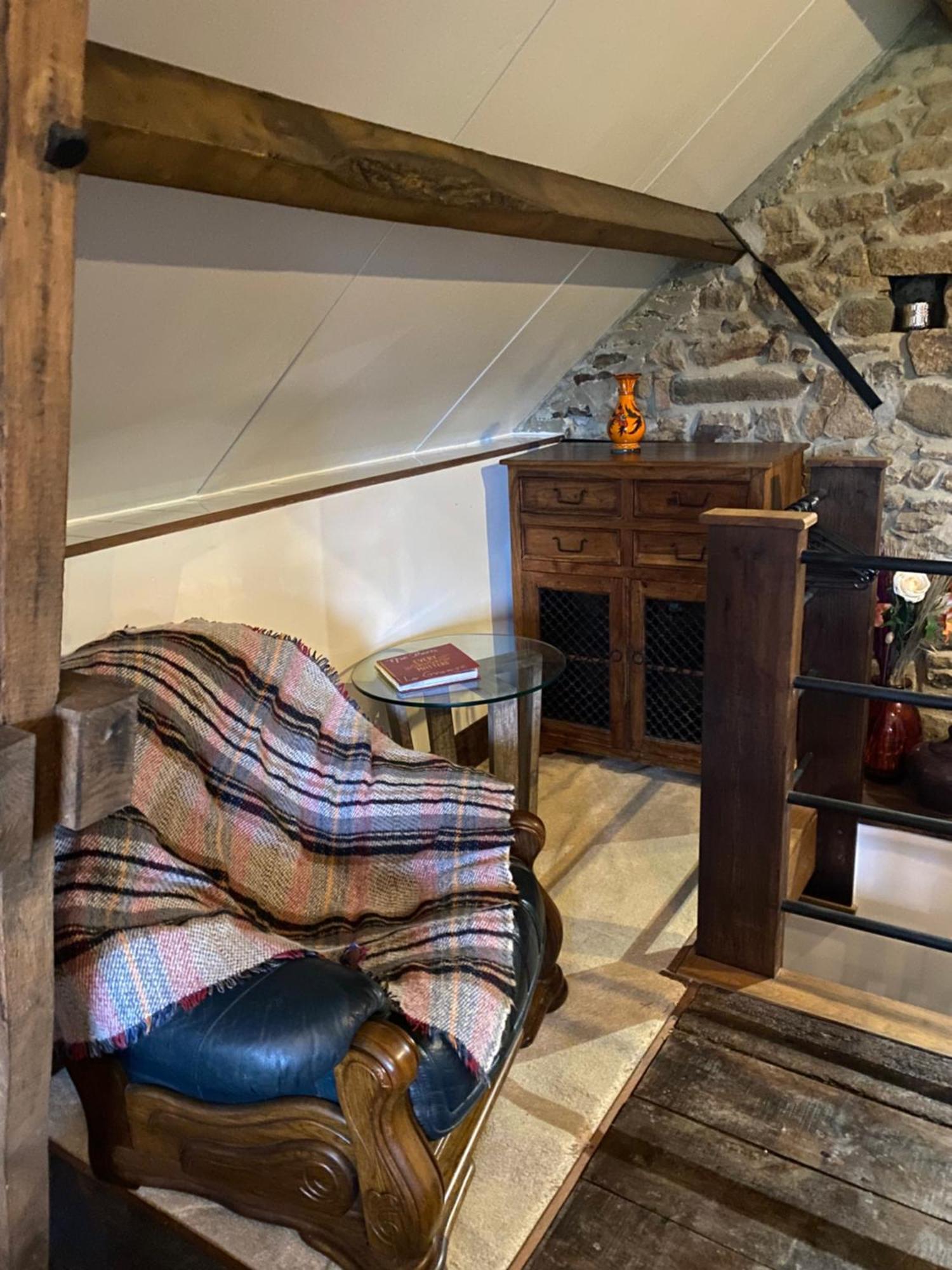 Spacious, Rustic Studio Space For 2 Persons Saint-Cyr-du-Bailleul Eksteriør billede