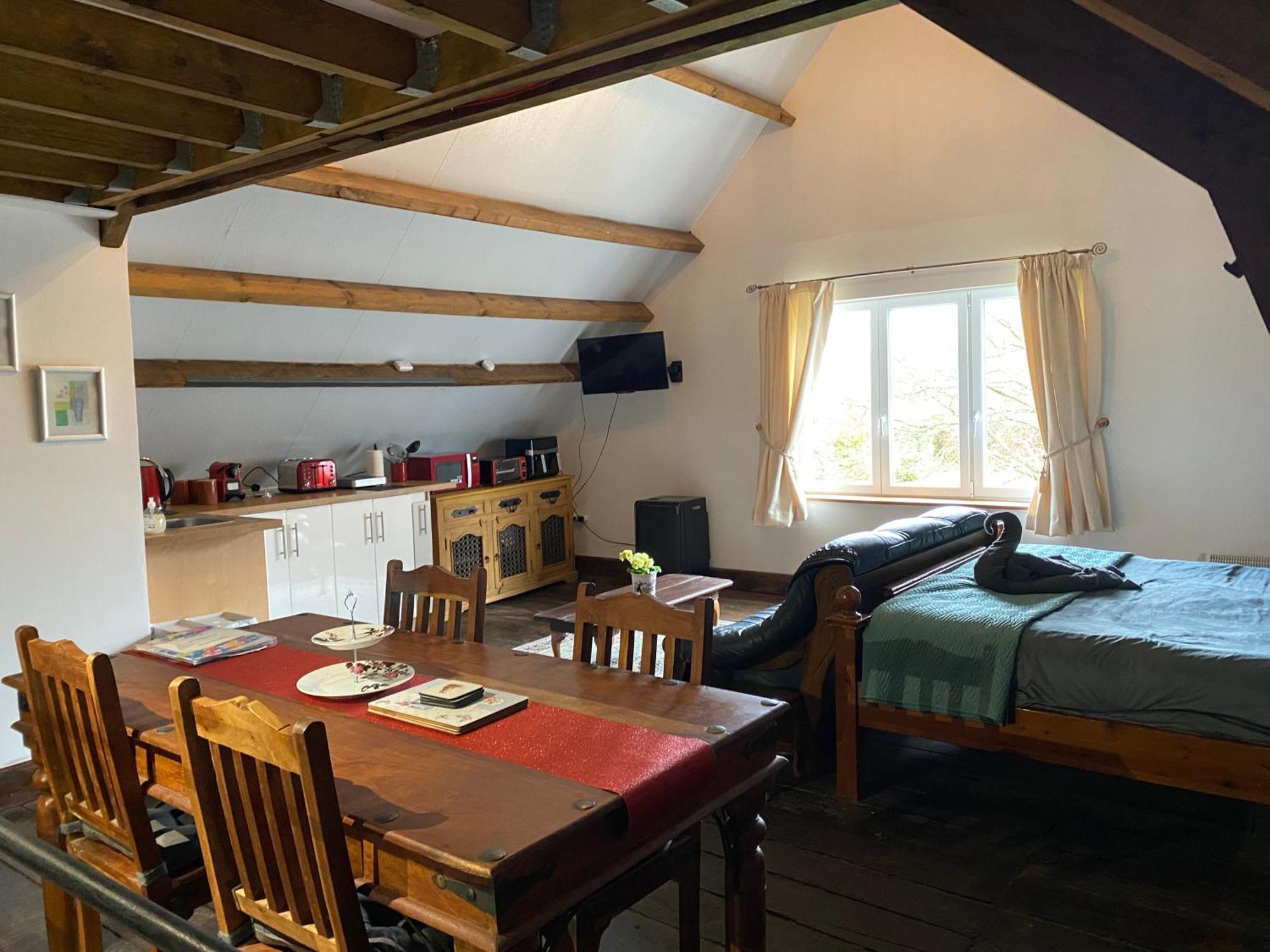 Spacious, Rustic Studio Space For 2 Persons Saint-Cyr-du-Bailleul Eksteriør billede