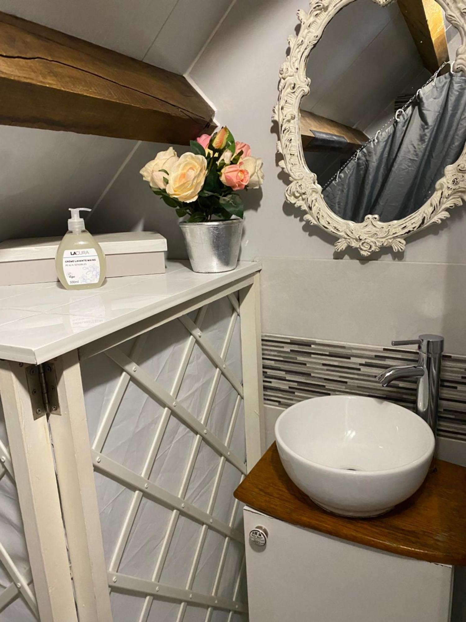 Spacious, Rustic Studio Space For 2 Persons Saint-Cyr-du-Bailleul Eksteriør billede